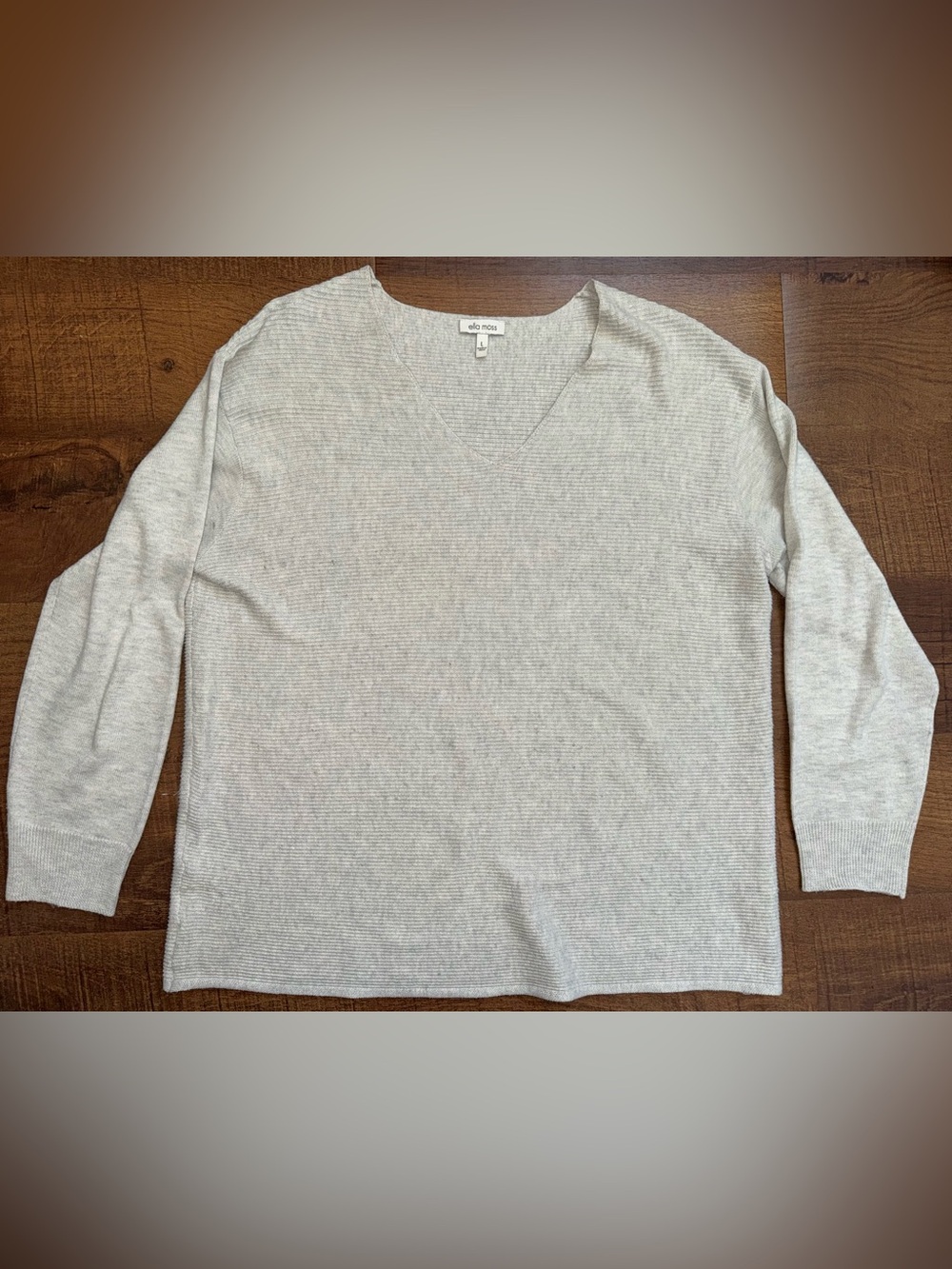 Ella Moss Light Gray V-Neck Sweater - Soft Knit Large